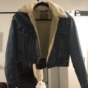 Cropped Levi’s jean jacket